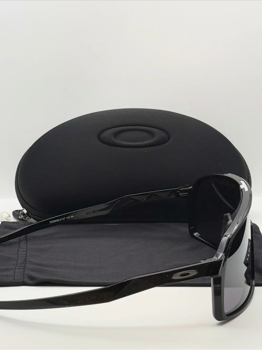 OAKLEY SUTRO OO9406-0137 POLISHED BLACK  PRIZM BLACK